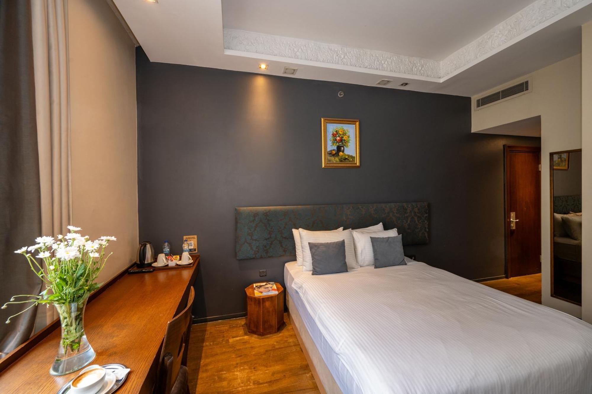 Pera Tulip & - Taksim Pera Center 4*