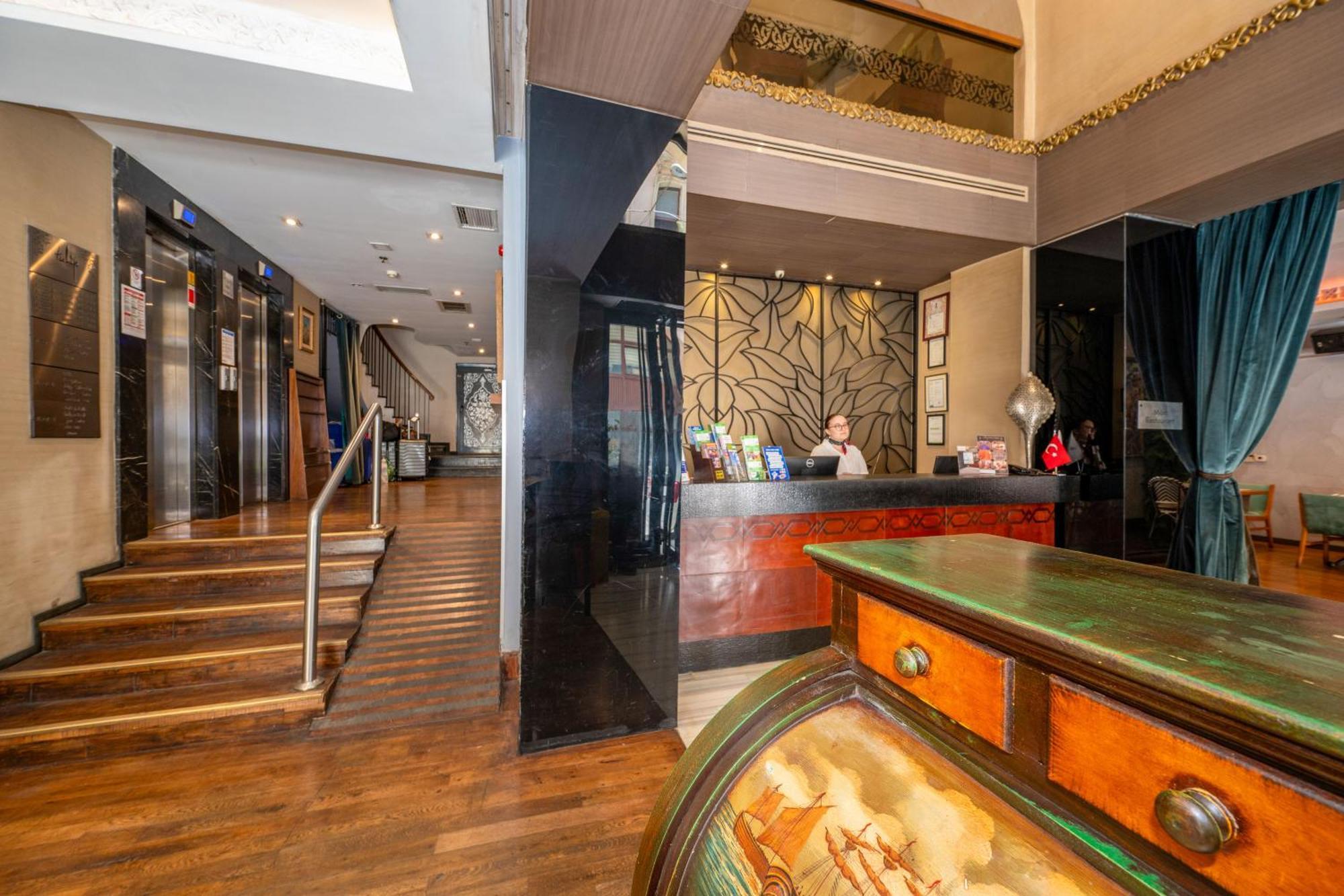 Pera Tulip & - Taksim Pera Center 4*