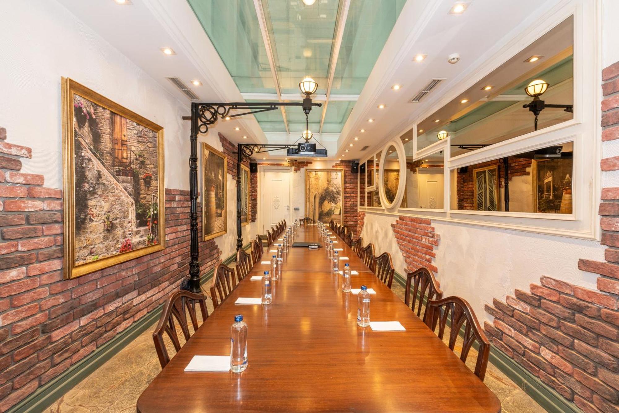Pera Tulip & - Taksim Pera Center Hotel 4*
